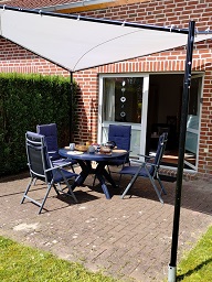 Ausblick vom Wohnzimmer in den Garten