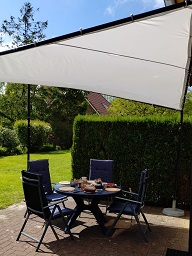 Ausblick vom Wohnzimmer in den Garten