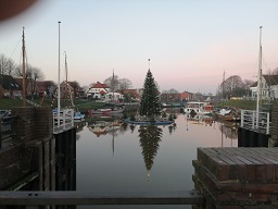 Carolinensiel schwimmender Weihnachtsbaum